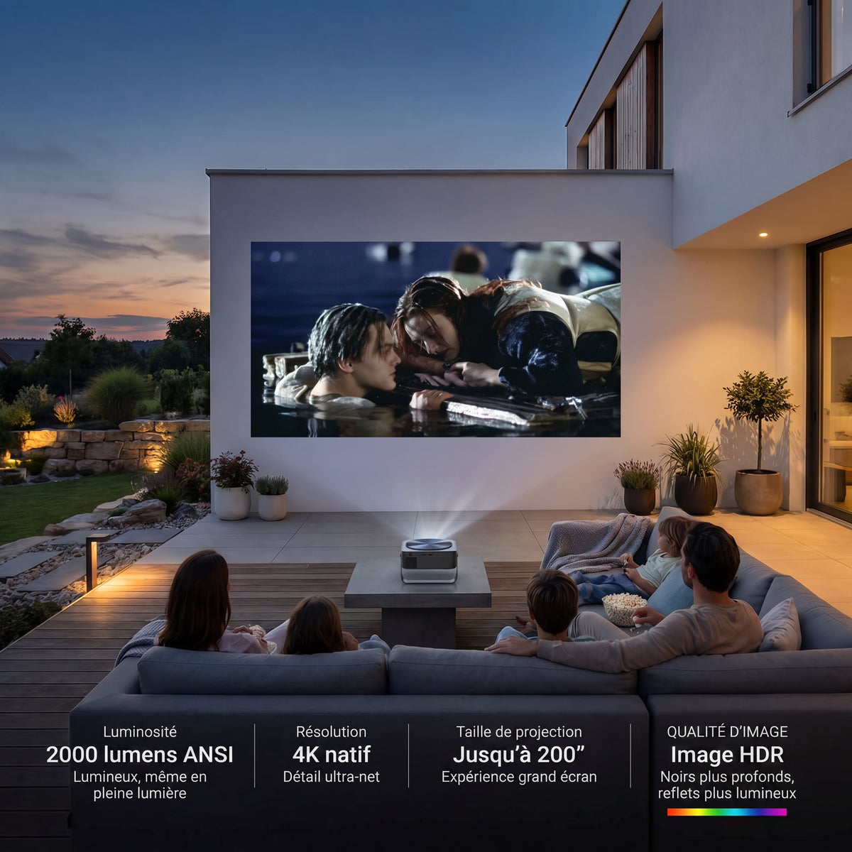 Cinéma en plein air avec le Zoomly Pro Elite : 2000 lumens ANSI, 4K natif et image HDR projetée sur 200 pouces